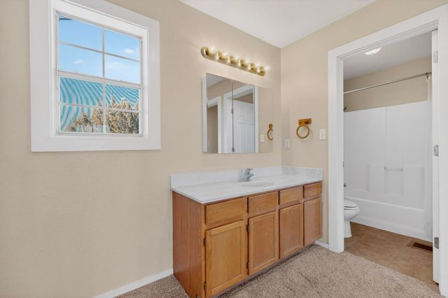 28 V Hill Road, Edgewood, NM 87015