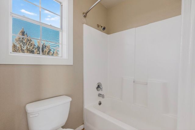 28 V Hill Road, Edgewood, NM 87015