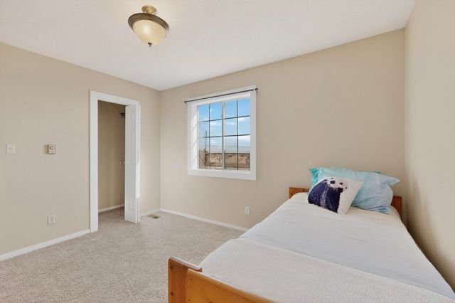 28 V Hill Road, Edgewood, NM 87015