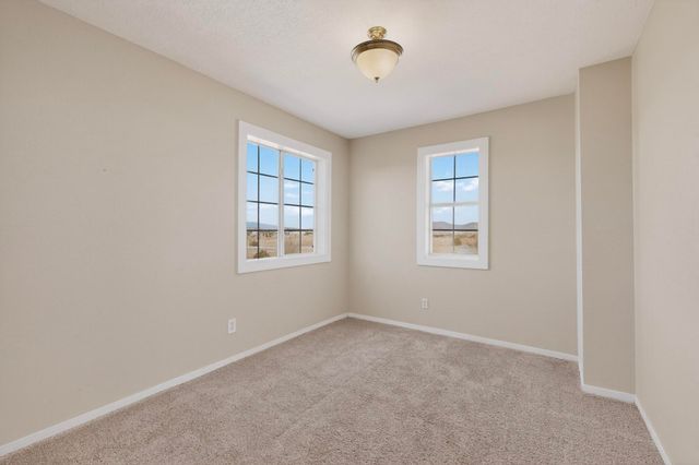 28 V Hill Road, Edgewood, NM 87015