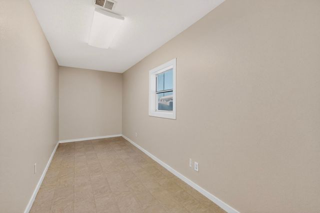 28 V Hill Road, Edgewood, NM 87015