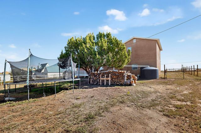 28 V Hill Road, Edgewood, NM 87015