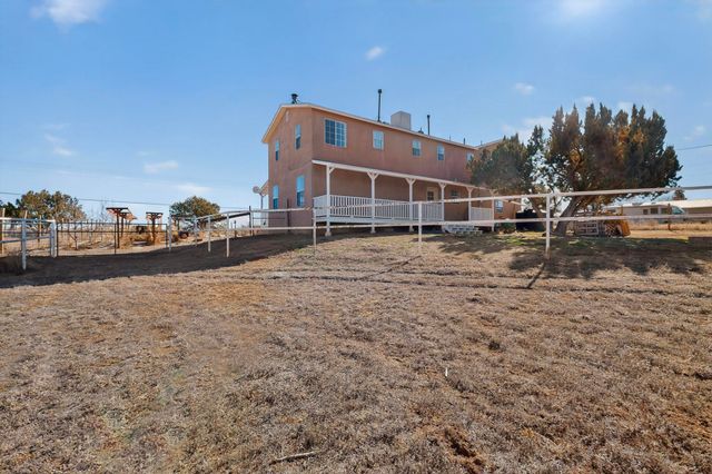 28 V Hill Road, Edgewood, NM 87015