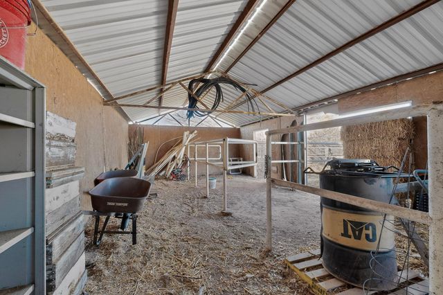 28 V Hill Road, Edgewood, NM 87015