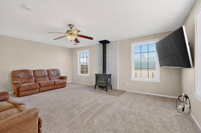 28 V Hill Road, Edgewood, NM 87015