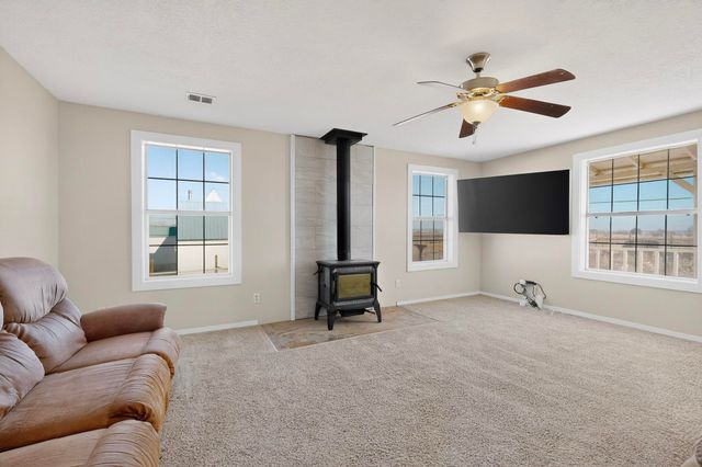 28 V Hill Road, Edgewood, NM 87015