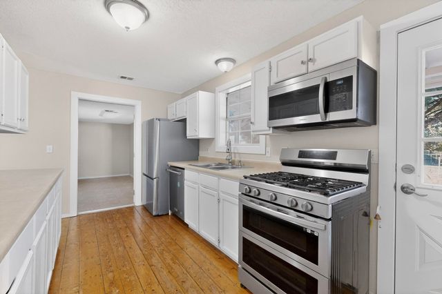 28 V Hill Road, Edgewood, NM 87015