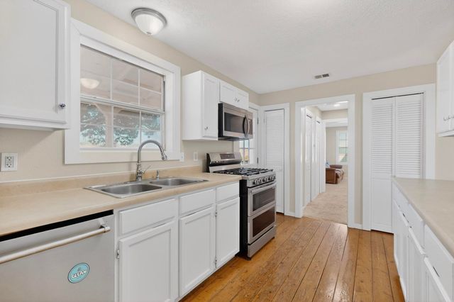 28 V Hill Road, Edgewood, NM 87015