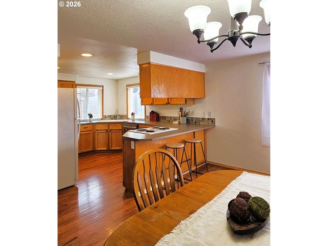 841 12TH St, Lafayette, OR 97127