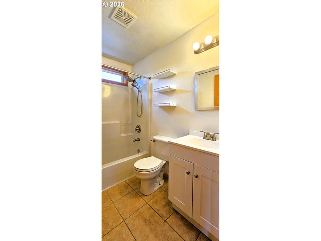 841 12TH St, Lafayette, OR 97127