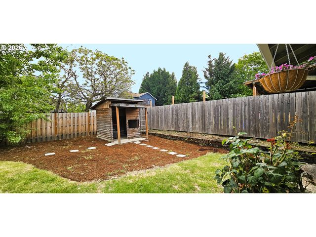 841 12TH St, Lafayette, OR 97127