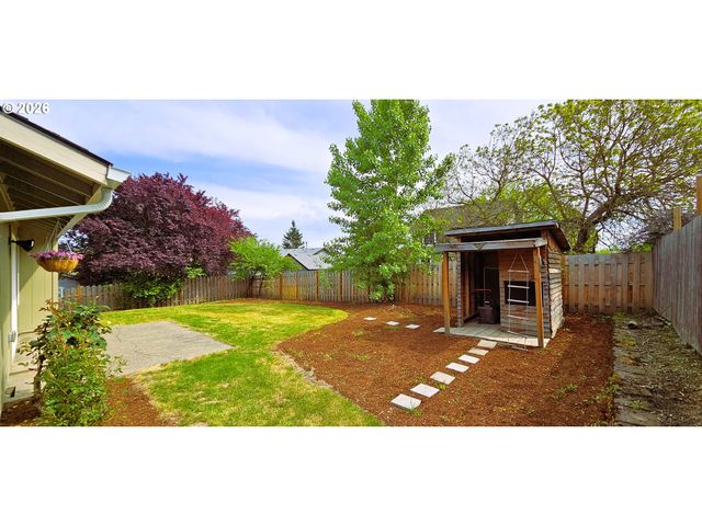 841 12TH St, Lafayette, OR 97127