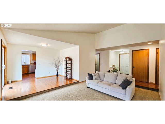 841 12TH St, Lafayette, OR 97127