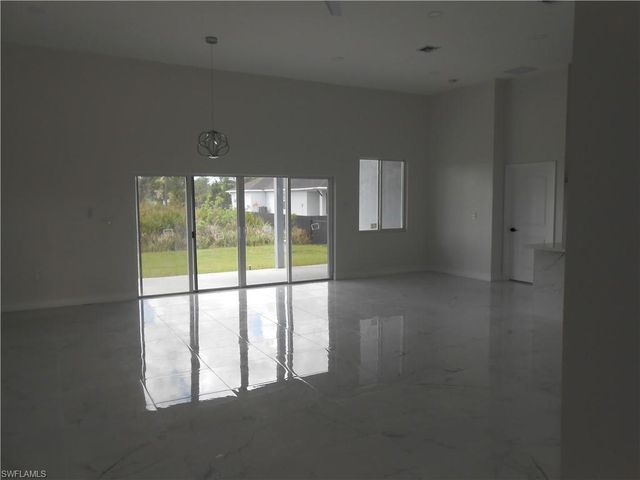 2809 55th ST W, Lehigh Acres, FL 33971