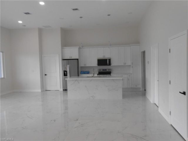 2809 55th ST W, Lehigh Acres, FL 33971