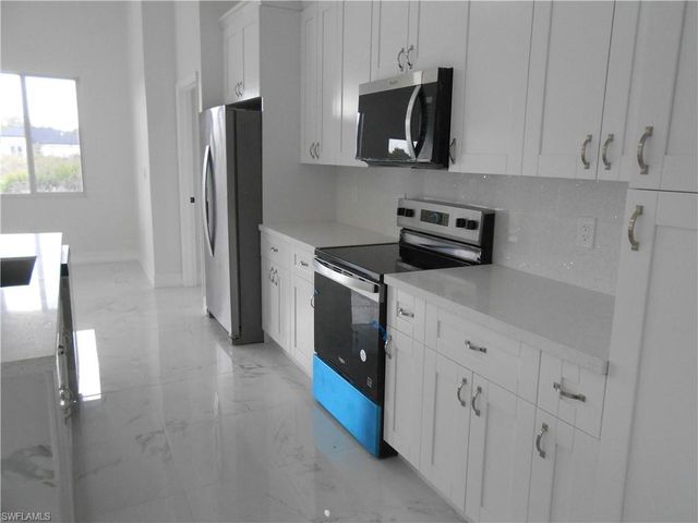2809 55th ST W, Lehigh Acres, FL 33971