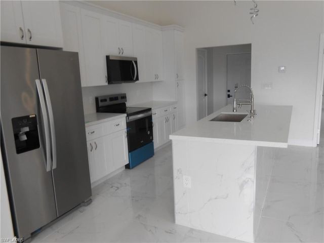 2809 55th ST W, Lehigh Acres, FL 33971