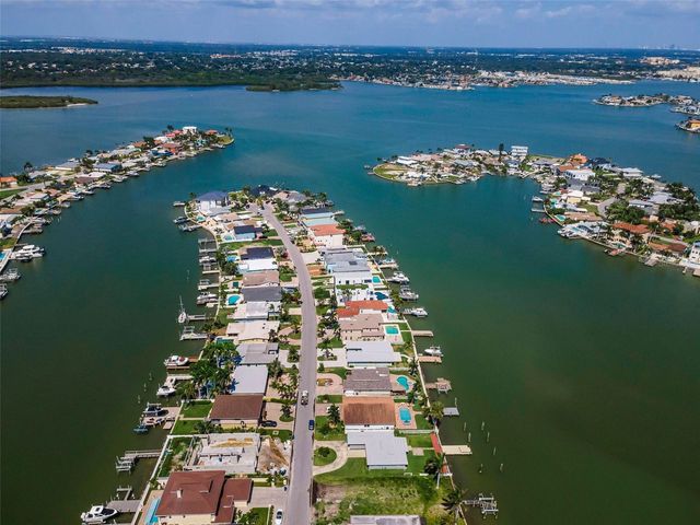 17043 DOLPHIN DRIVE, North Redington Beach, FL 33708