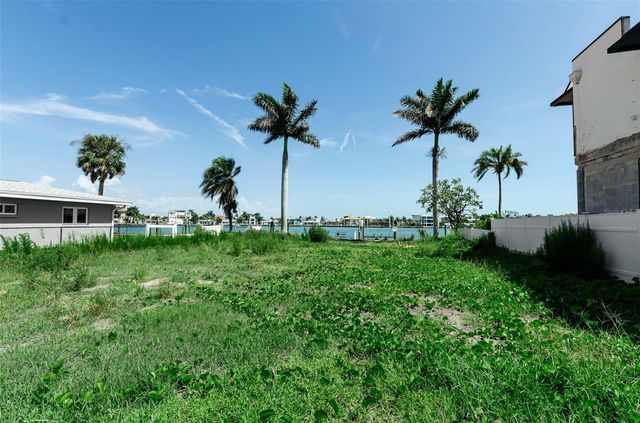 17043 DOLPHIN DRIVE, North Redington Beach, FL 33708