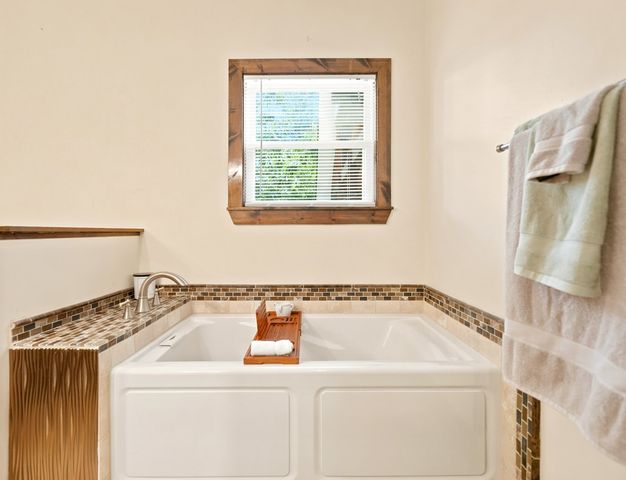 474 Seneca Way, Ellijay, GA 30540