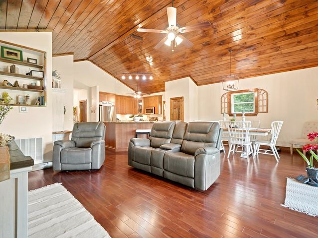 474 Seneca Way, Ellijay, GA 30540