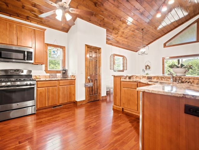 474 Seneca Way, Ellijay, GA 30540