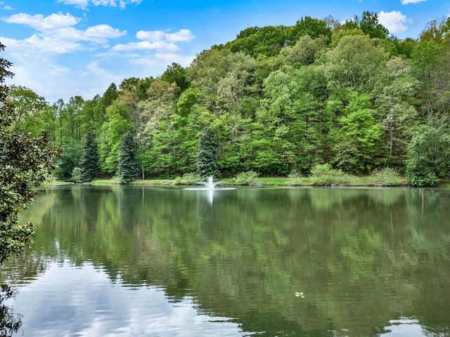 474 Seneca Way, Ellijay, GA 30540