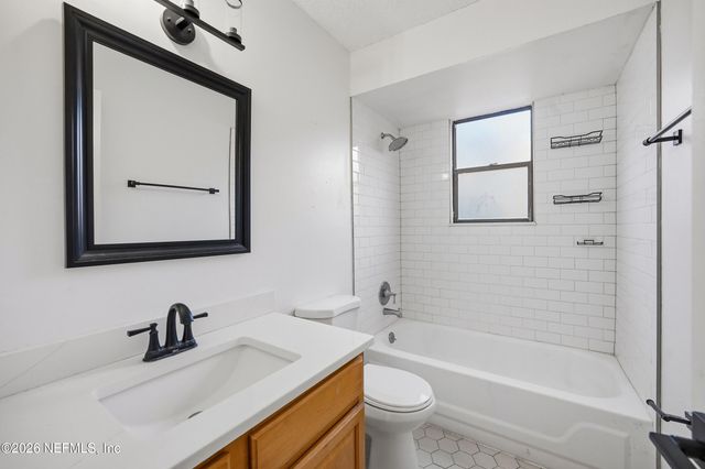 3959 ST ISABEL Drive E, Jacksonville, FL 32277