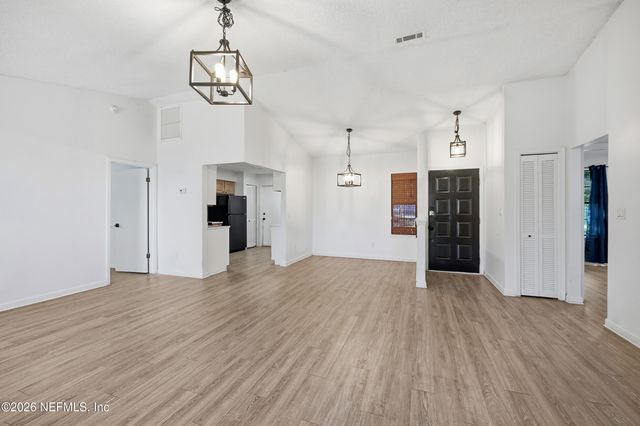 3959 ST ISABEL Drive E, Jacksonville, FL 32277