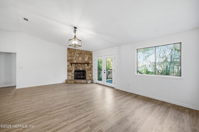 3959 ST ISABEL Drive E, Jacksonville, FL 32277