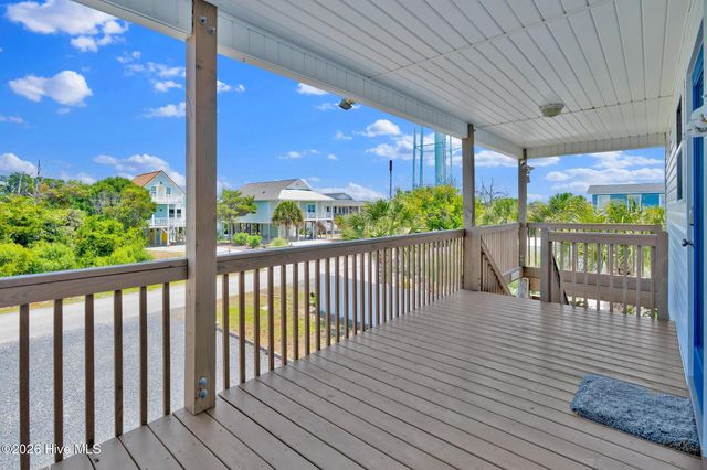 108 W Dolphin Drive, Oak Island, NC 28465