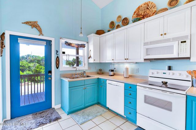 108 W Dolphin Drive, Oak Island, NC 28465
