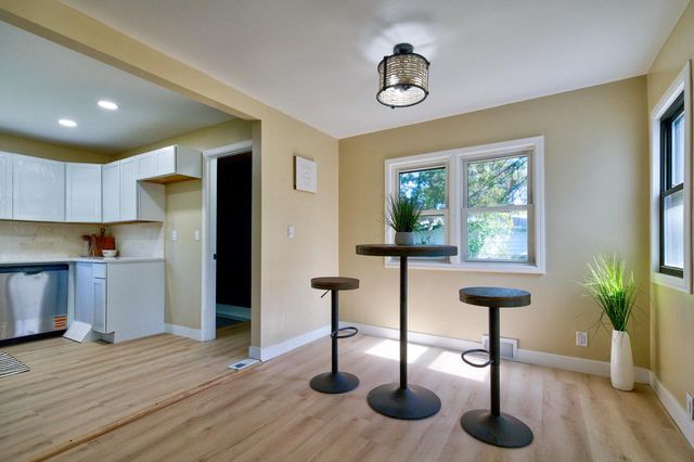 2230 W Neil PLACE, Milwaukee, WI 53209