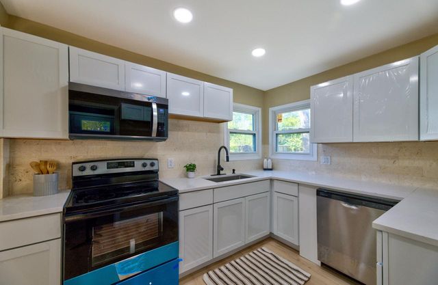 2230 W Neil PLACE, Milwaukee, WI 53209