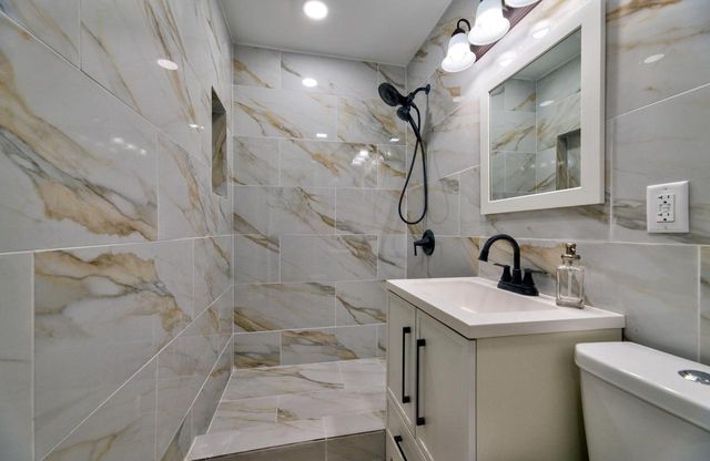 2230 W Neil PLACE, Milwaukee, WI 53209