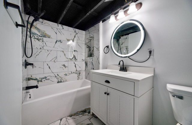 2230 W Neil PLACE, Milwaukee, WI 53209