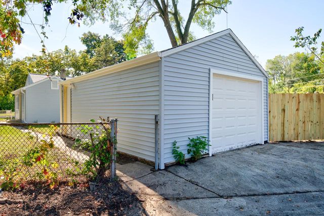 2230 W Neil PLACE, Milwaukee, WI 53209