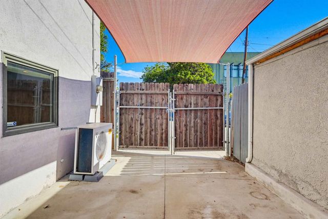 1542 W 17th Street, Los Angeles, CA 90006