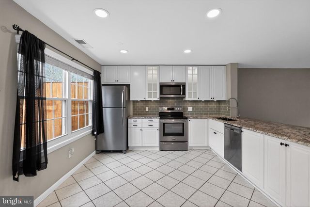 19 APPLEWOOD CT, Horsham, PA 19044