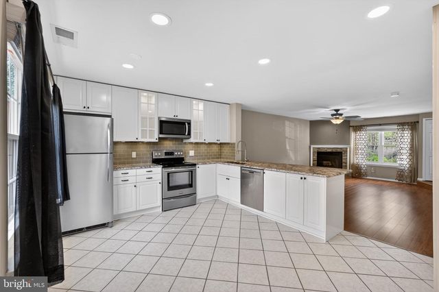 19 APPLEWOOD CT, Horsham, PA 19044