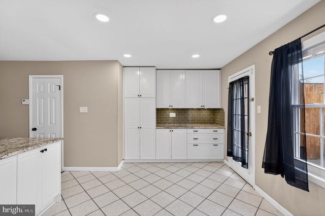 19 APPLEWOOD CT, Horsham, PA 19044