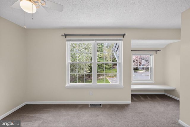 19 APPLEWOOD CT, Horsham, PA 19044