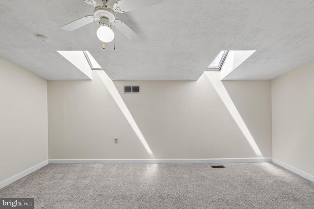 19 APPLEWOOD CT, Horsham, PA 19044