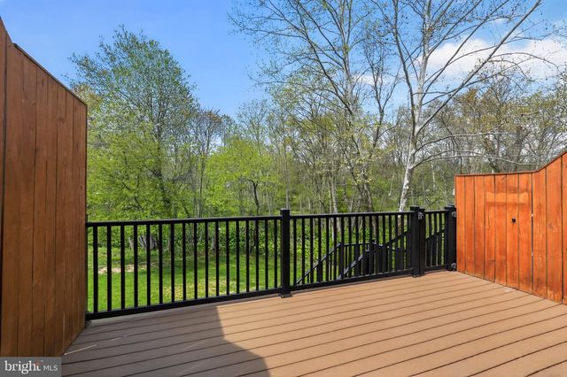 19 APPLEWOOD CT, Horsham, PA 19044