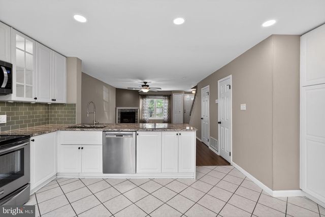 19 APPLEWOOD CT, Horsham, PA 19044