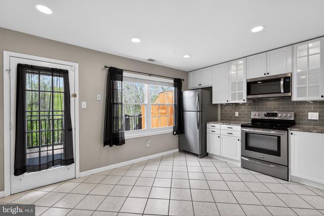 19 APPLEWOOD CT, Horsham, PA 19044