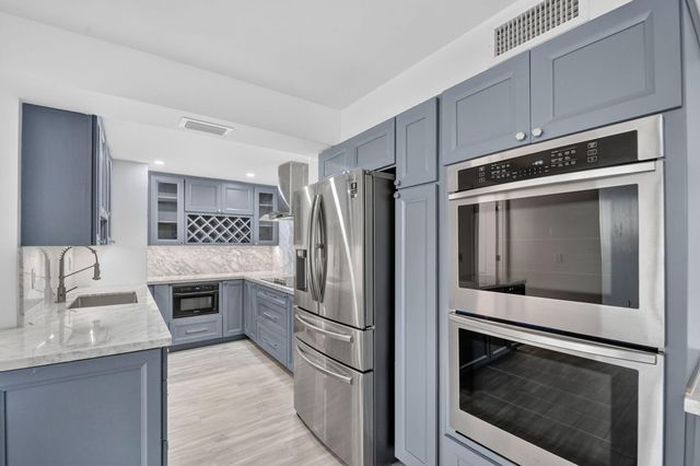 5600 N Flagler Drive 606, West Palm Beach, FL 33407