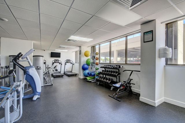 5600 N Flagler Drive 606, West Palm Beach, FL 33407