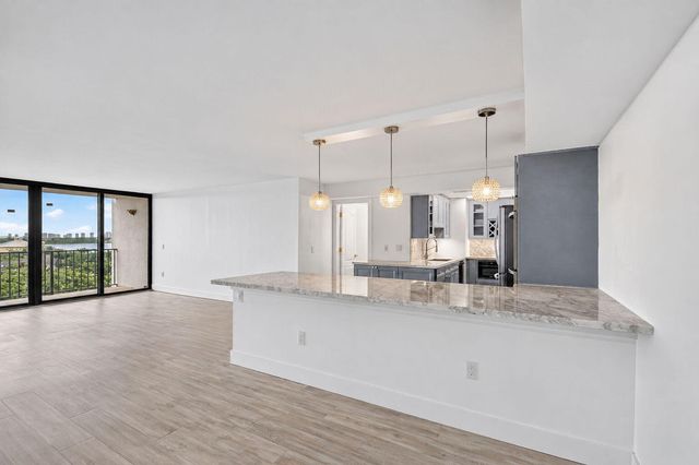 5600 N Flagler Drive 606, West Palm Beach, FL 33407