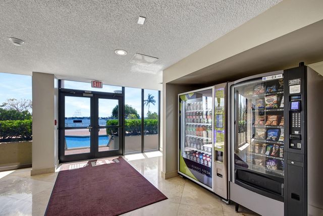 5600 N Flagler Drive 606, West Palm Beach, FL 33407